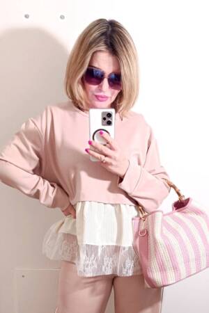 Felpa rosa con pizzo