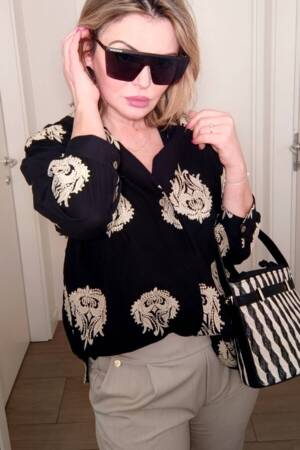 Camicetta in cotone con ricami