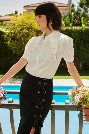 Camicia con colletto ricamato