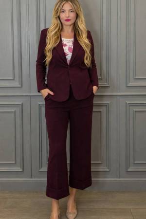 completo donna in punto Milano colore vinaccia con giacca blazer monopetto palazzo crop con risvolto vista frontale